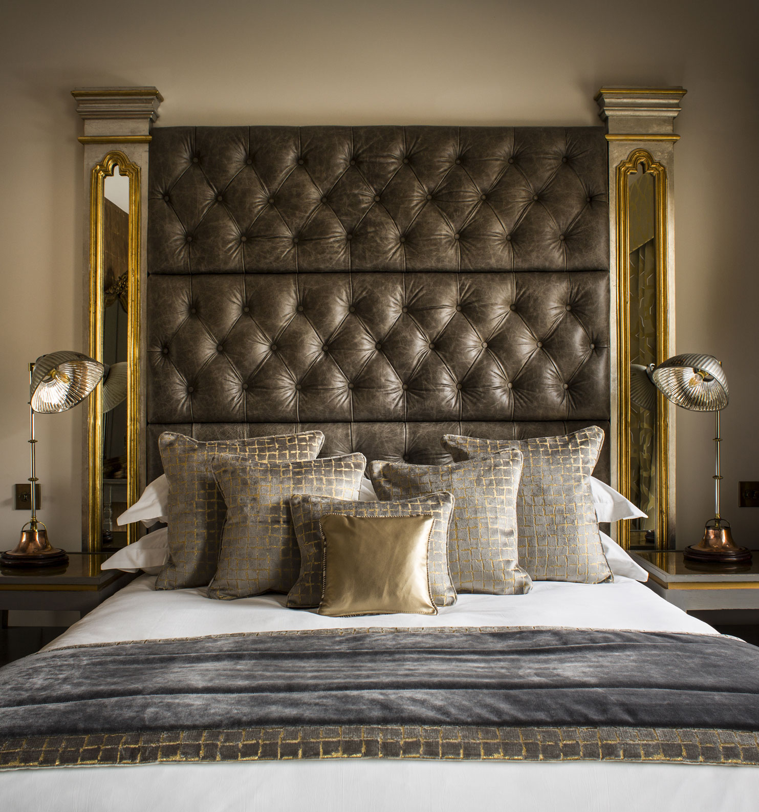 Bed room at the St Quintin Arms